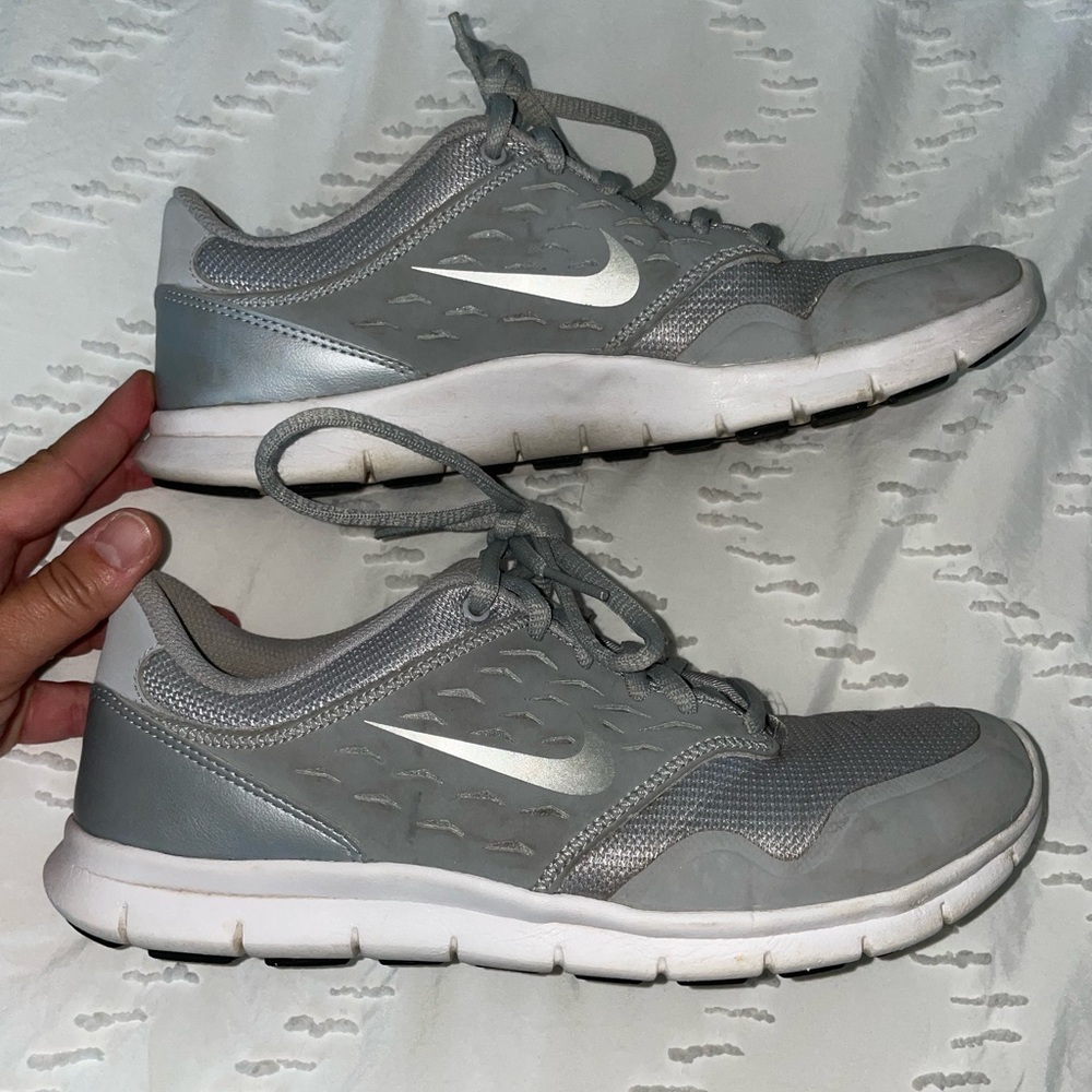 Nike Orive Gray Silver White Running Shoes Athletic Womens Size 7